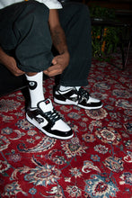 Load image into Gallery viewer, 8 BALL SOCKS (WHITE/BLACK)
